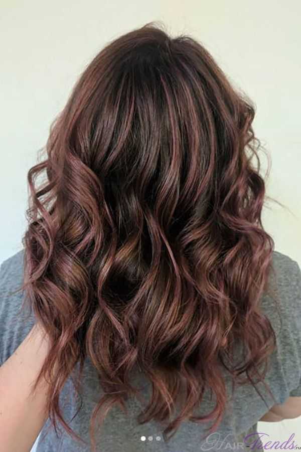 Каштаново розовые волосы