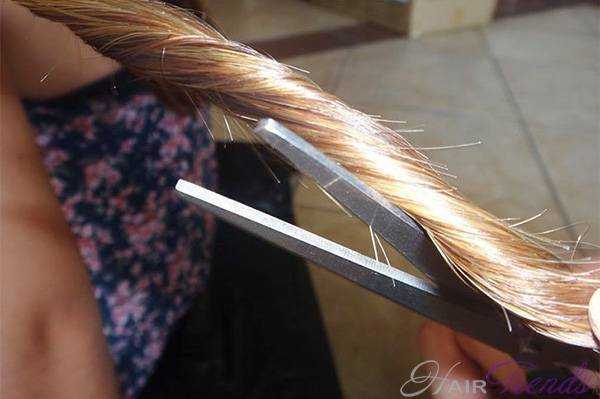 Удаление секущихся кончиков волос