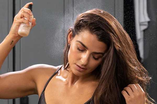 Используйте парфюмерный спрей-вуаль для волос после тренировки
