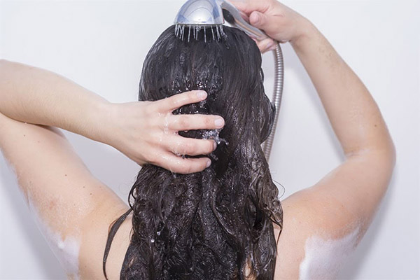 10 способов лечения сезонного выпадения волос, которые можно применить прямо сейчас